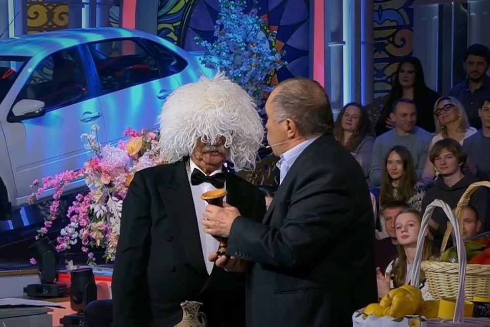    Магомед Магомедов из Акушинского района недавно стал дедушкой в девятый раз. Фото: стоп-кадр эфира «Первого канала»