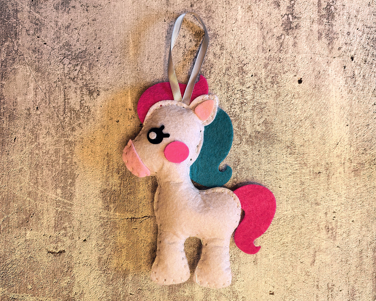 Лошадка из фетра (фото моё - как и все остальные на этой странице)