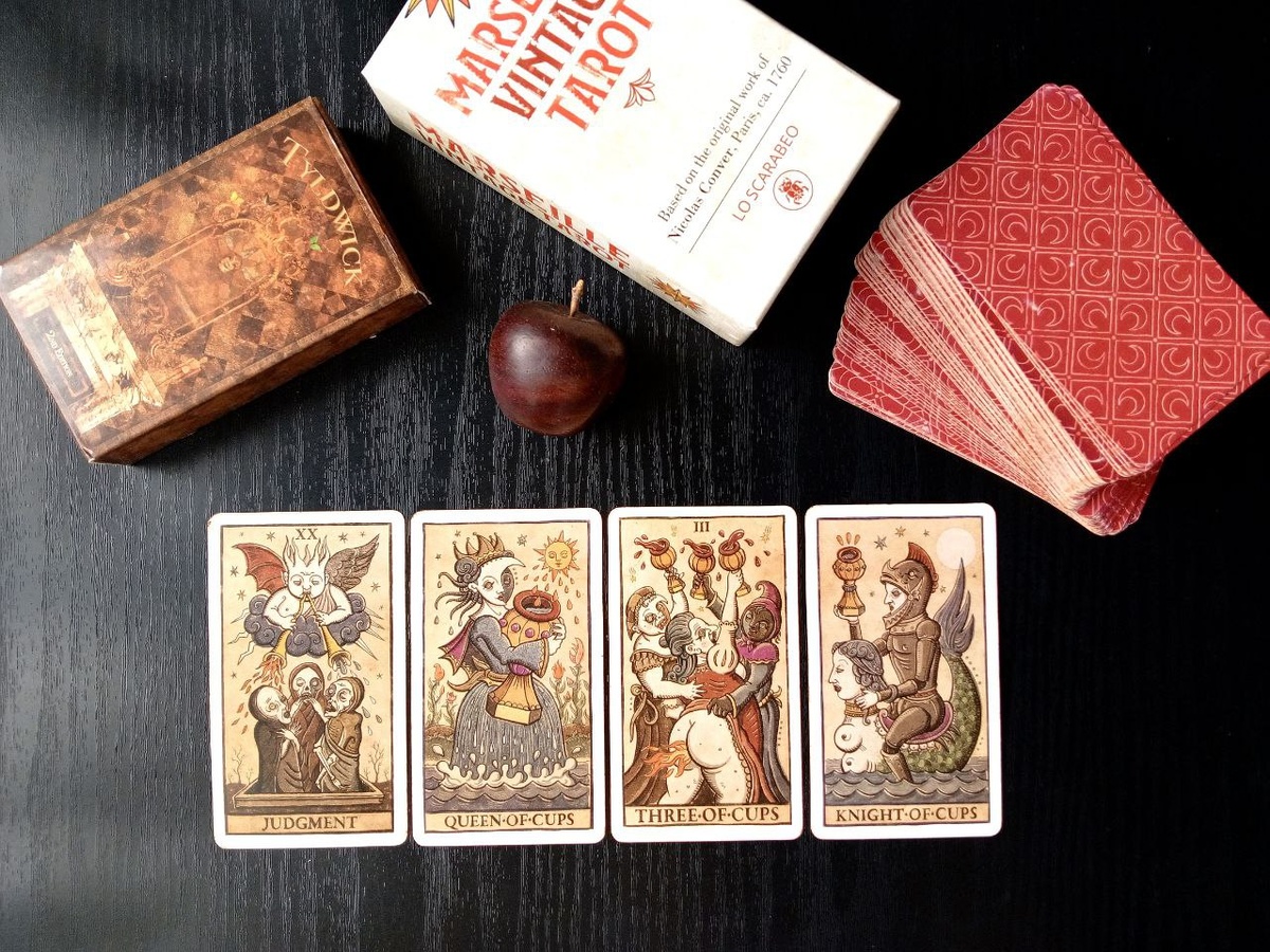 Ответ смотрим на колоде "Таро триумфальной Луны"