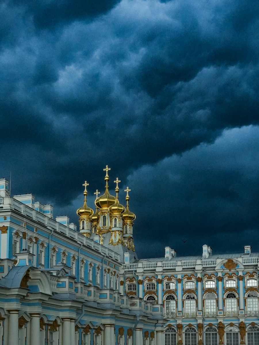 Небо над Екатерининским дворцом за секунду до грозы. Фото: ГМЗ «Царское Село», Светлана Гриб