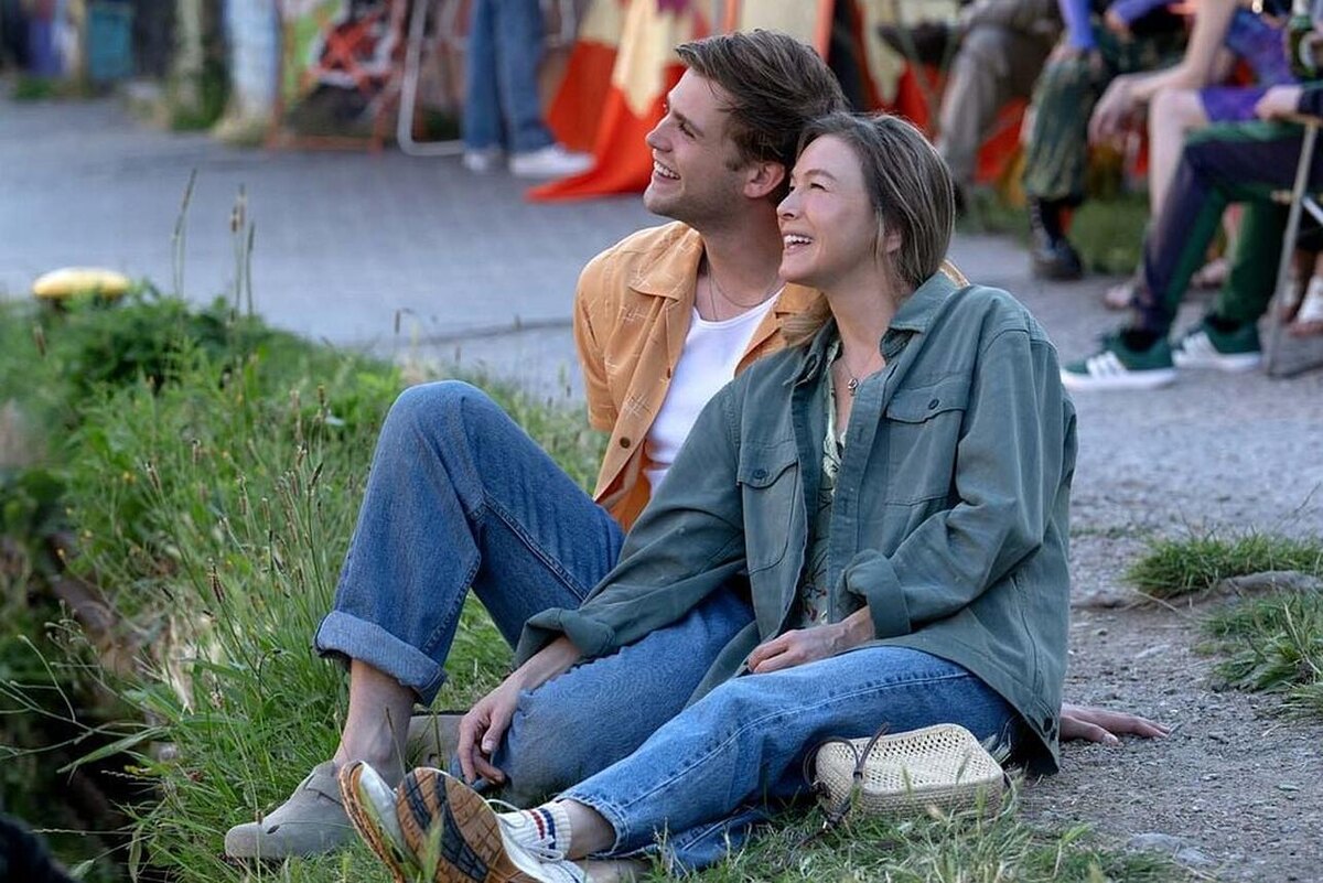 «Бриджит Джонс: Без ума от мальчишки», 2025. Фото: кадр из фильма