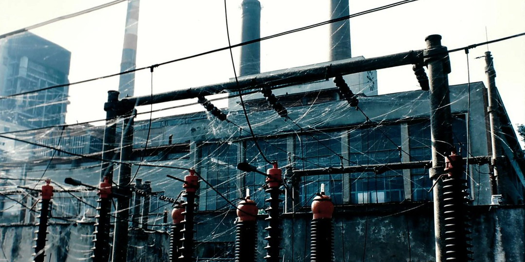 Что такое графитовая бомба, и почему последствия от неё масштабнее, чем от ядерной