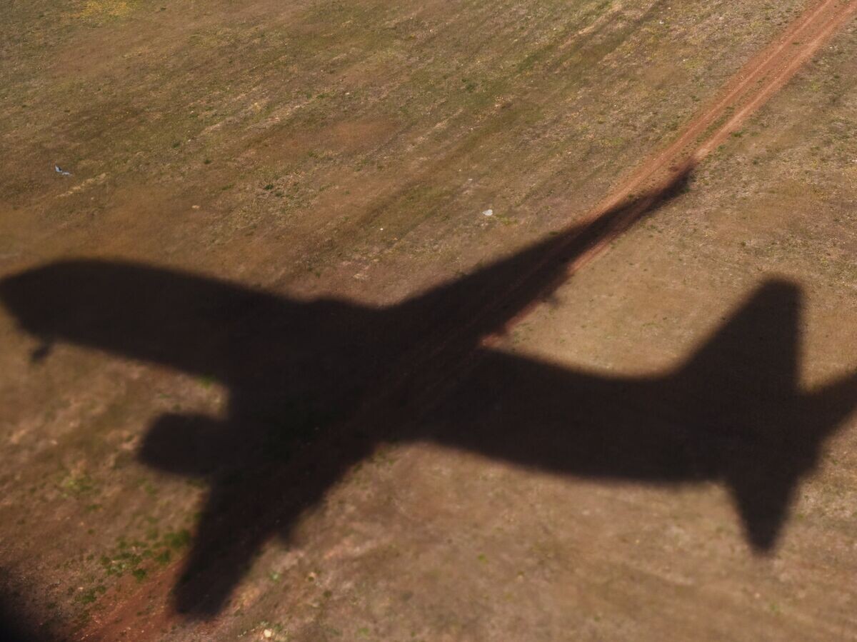    Тень летящего самолета | © РИА Новости / Наталья Селиверстова