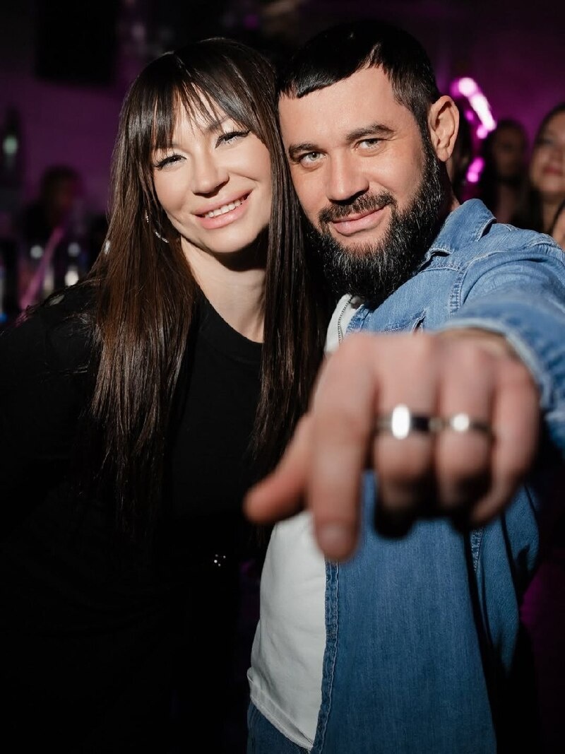     Ида Галич и гость вечеринки