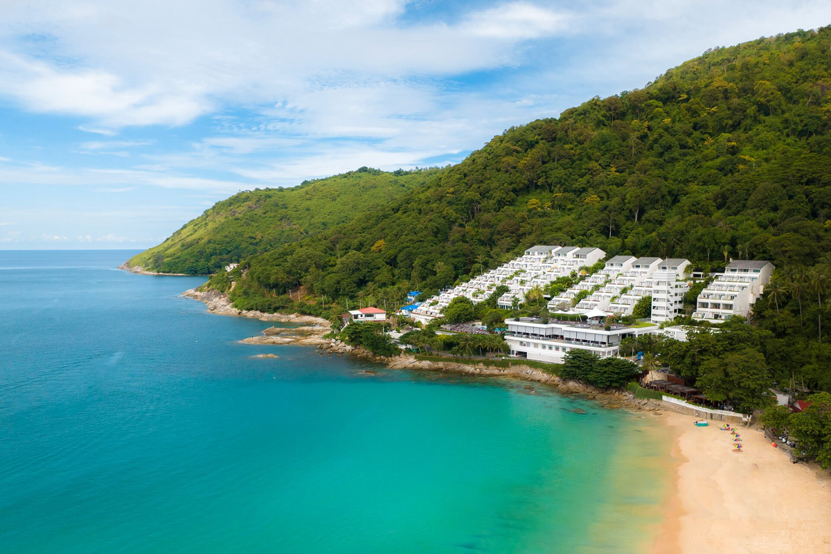 Пляж Най Харн — уютная бухта на юге Пхукета, которую часто называют одним из самых красивых пляжей острова.