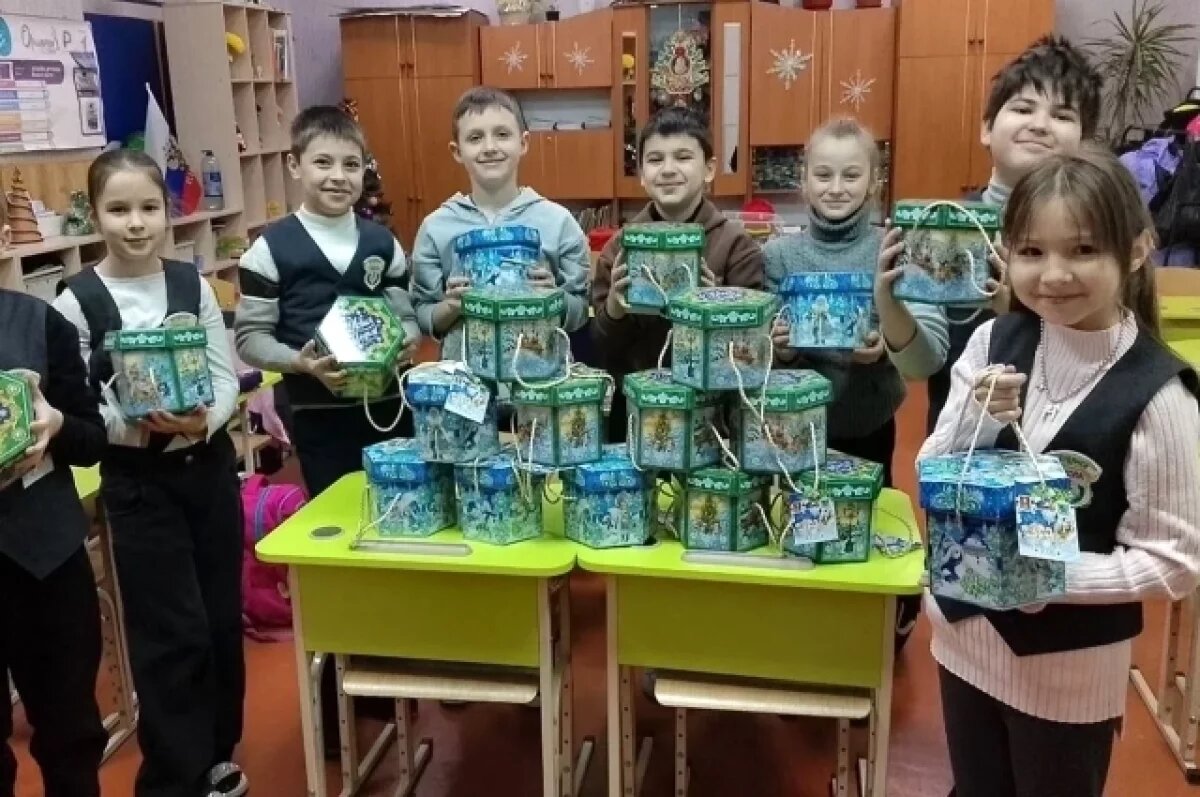    Дети из Бердянска получили к Новому году сладкие подарки от Верхневолжья