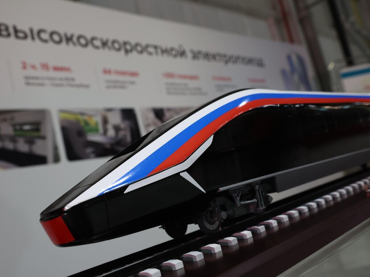    Модель высокоскоростного электропоезда© POOL