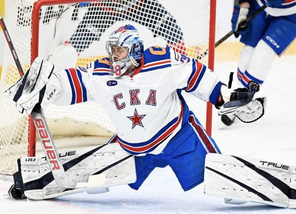     Detroit Hockey Now о курьёзном эпизоде в КХЛ: «профессорский» совет Ларионова едва не обернулся травмой вратаря