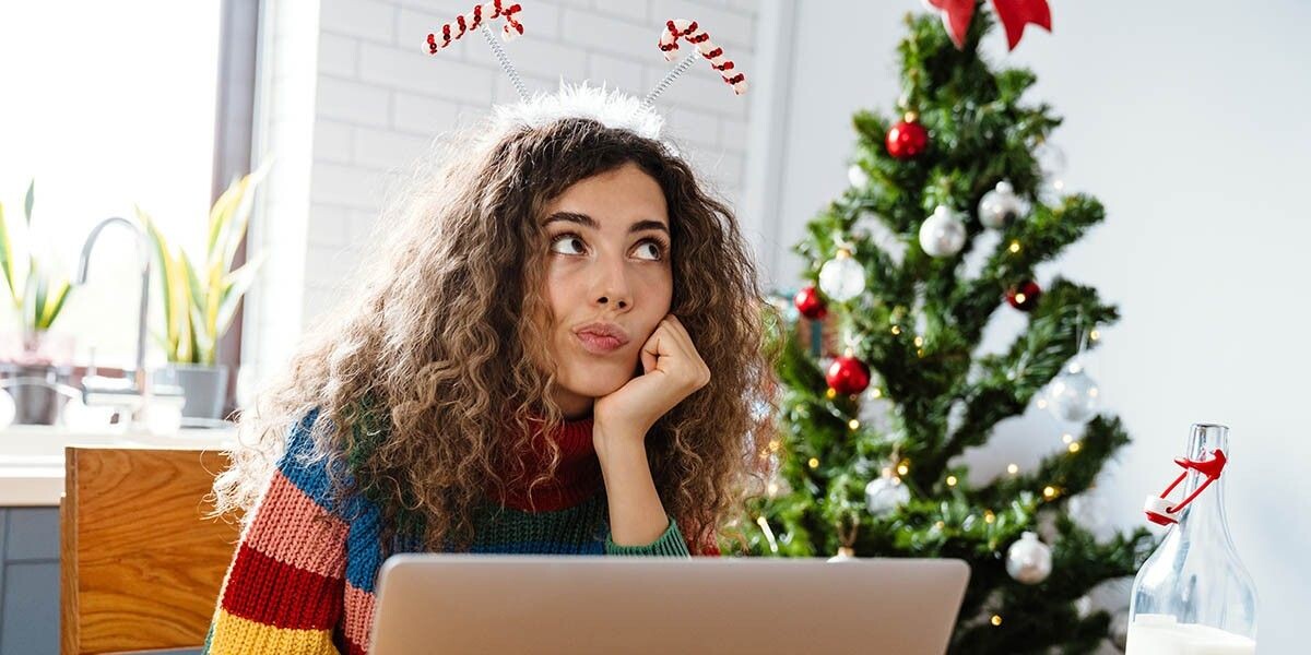 «Сокращенный ли день 30 декабря?» — один из самых популярных вопросов в конце года. Источник: Dean Drobot / Shutterstock / FOTODOM📷
