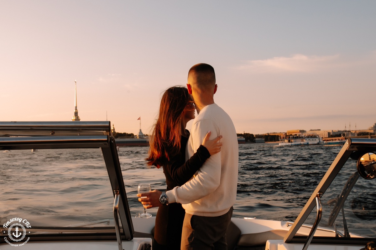 Свидание на катере