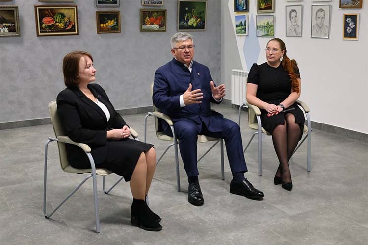    Михаил Афанасьев: «Уходим, практически ушли от монозависимости, бюджет пополняется, за прошлый год у нас был миллиард допдоходов. Посмотрим, как будет… Задач и вызовов много».   
Фото:  «БИЗНЕС Online»