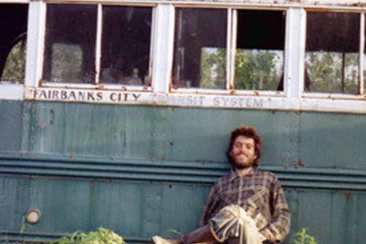     История Кристофера Маккэндлесса, человека, который пытался выжить в условиях дикой природы Аляски