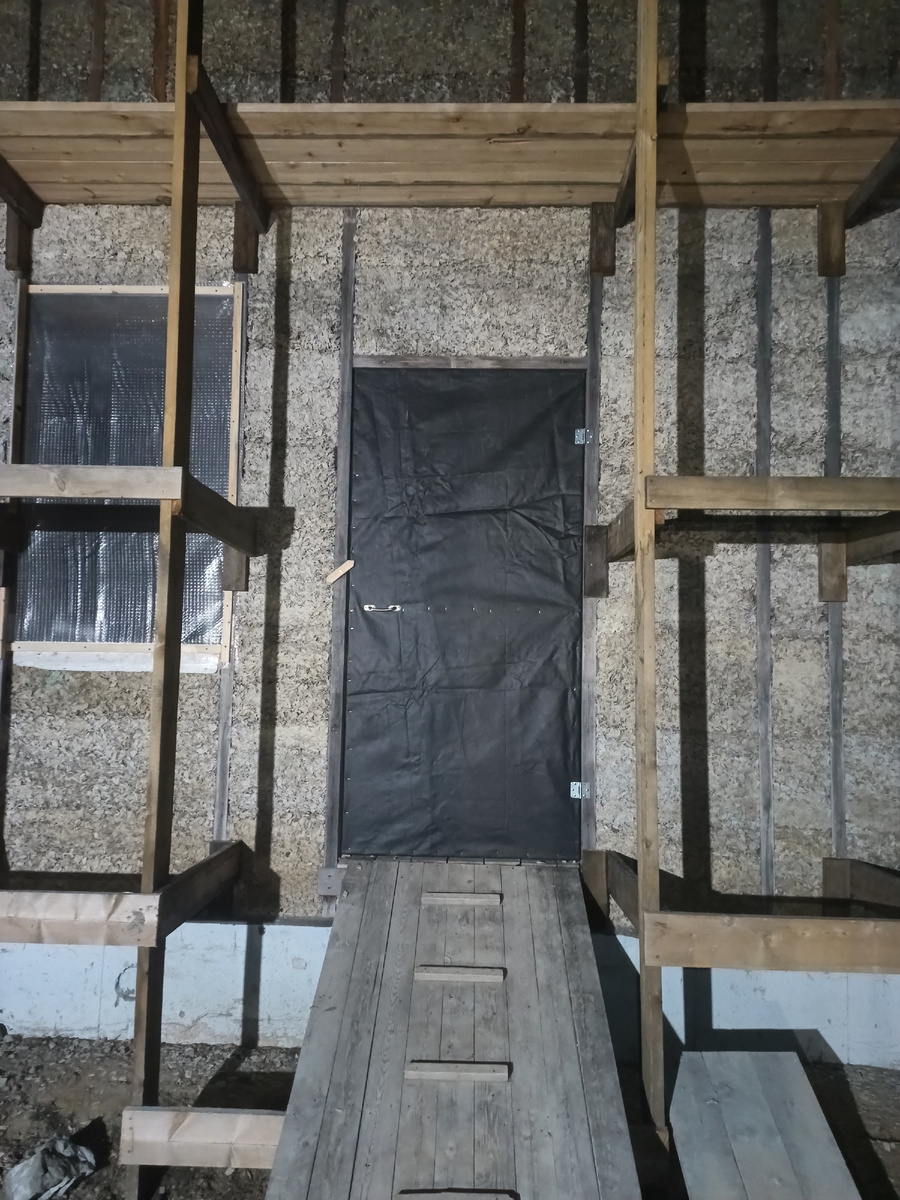 Такие легкие двери из бруска и ПВХ баннера 