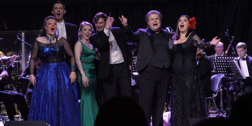    предоставлены концертным агентством "Развитие"