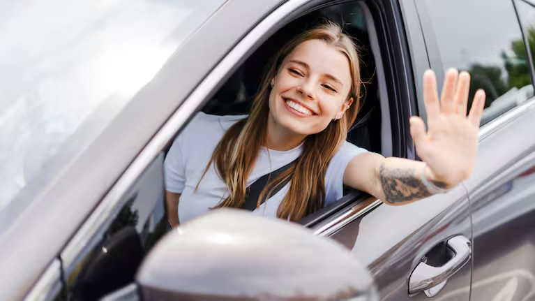 На дорогах Пхукета важнее не сигналить, а быть предсказуемым, спокойным и доброжелательным.