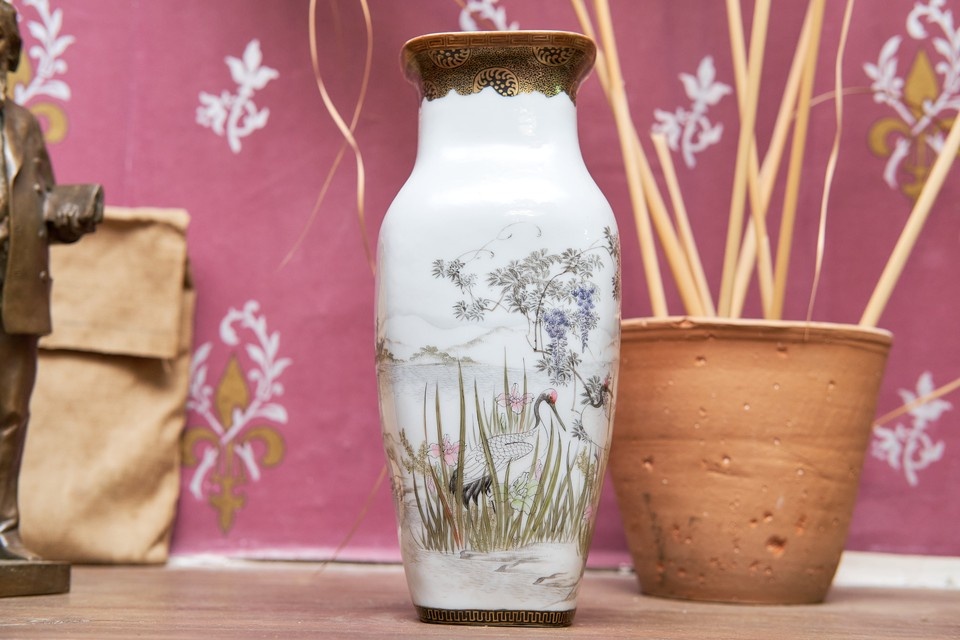    Японская ваза, подаренная писателю на Новый год. Фото предоставлено Ольгой Гармасар.