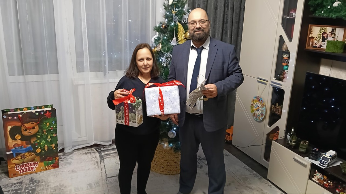 Еще 26 декабря Михаил Заскалько рапортовал, что принял участие в акции "Елка желаний" и подарил семилетнему Кириллу  и его  маме проектор, о котором мальчик так мечтал. Официальный телеграм-канал Михаила Заскалько /t.me/mzaskalko