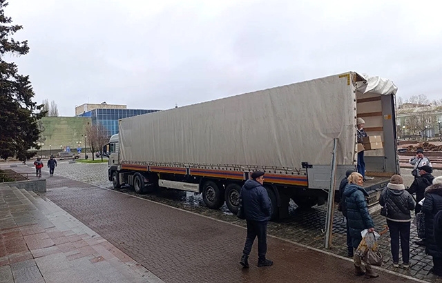 Почти 6000 детей подшефного Бердянска получили сладкие подарки из Твери