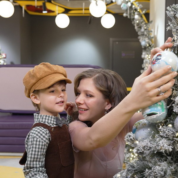     Лиза Арзамасова с сыном Лёвой проведут «Новогодний мульт-парад» на Первом канале