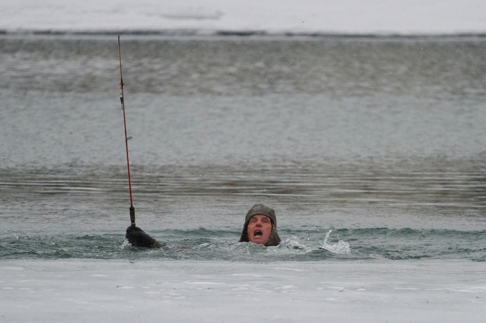    Спасатель рассказал, чего нельзя делать, если провалились под лед Олег УКЛАДОВ