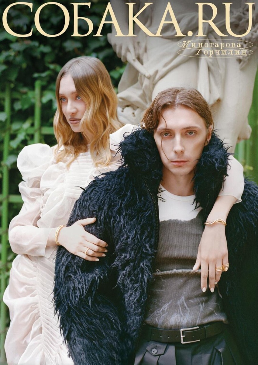    На Марии: кольца и браслет FERRI FIRENZE, платье NEEGOOSH На Александре: шуба BALENCIAGA (Spin4spin), топ BLUMARINE (ДЛТ), брюки и ремень USHATAVA Фото: Саша Мадемуазель