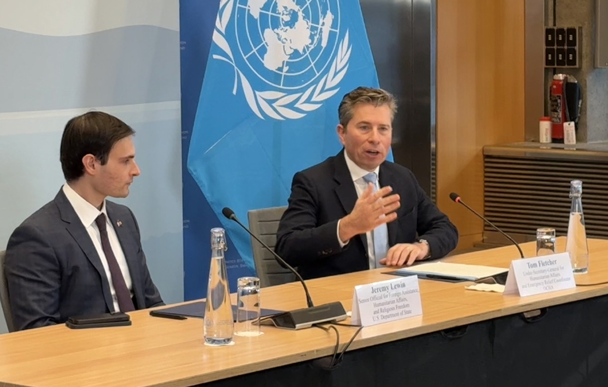    Замгенсека организации по гуманитарным вопросам Том Флетчер (справа)  Алена Федина/ТАСС