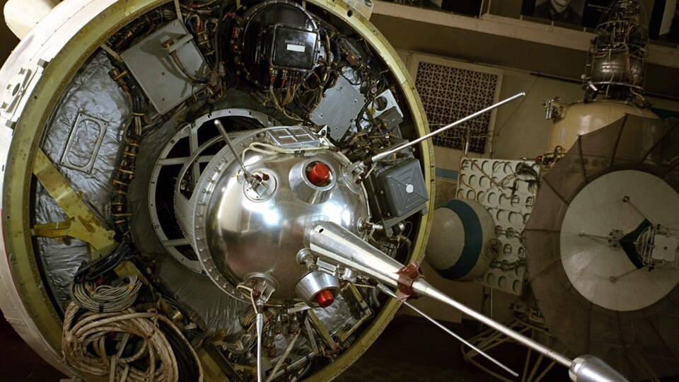 4 января 1959 года «Луна-1» стала первым космическим аппаратом, достигшим окрестностей Луны