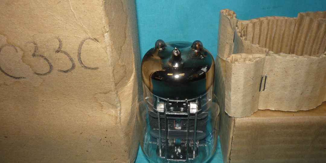 Почему японцы буквально плачут от зависти, глядя на наши свалки, и скупают советские радиолампы