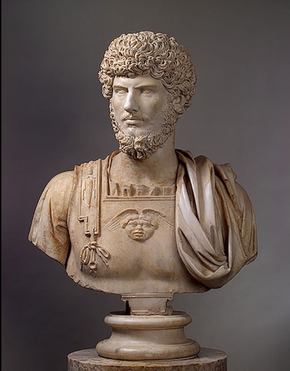    Бюст императора Люция Вера. Древний Рим. 244–249 годы Фото: Изображение предоставлено Собака.ru Эрмитажем