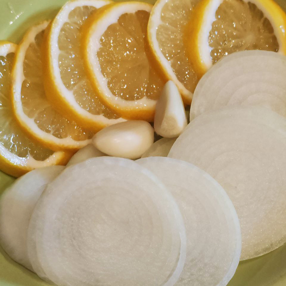 Лимон, лук и чеснок