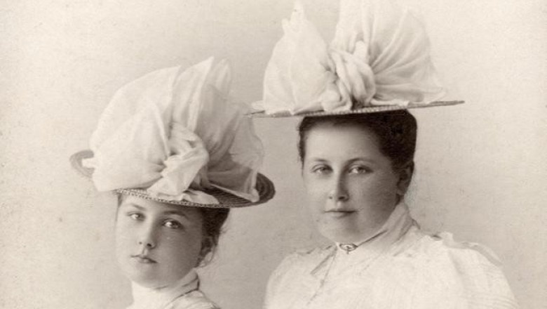 Анна Вырубова с сестрой