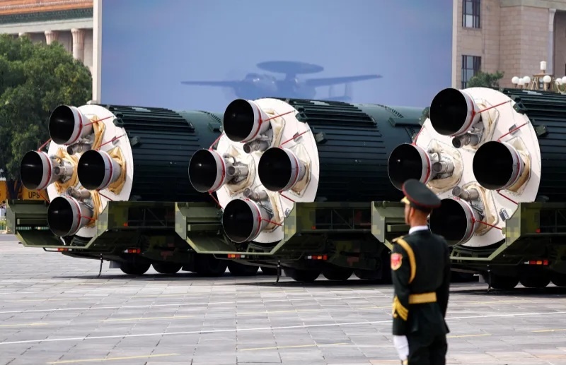 Ядерные ракеты на военном параде в Пекине, октябрь 2025 г. Тиншу Ван / Reuters.