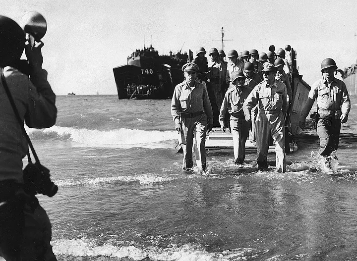 Возвращение Макартура на Филиппины 