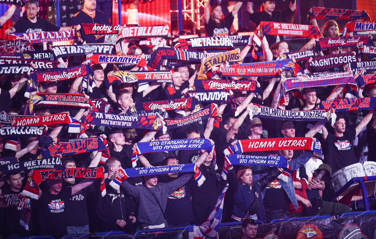   Болельщики "Металлурга"  Александр Щербак/ТАСС