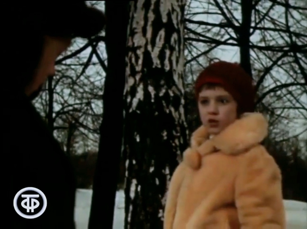 "Не ходи за мной, меня будут дразнить!"