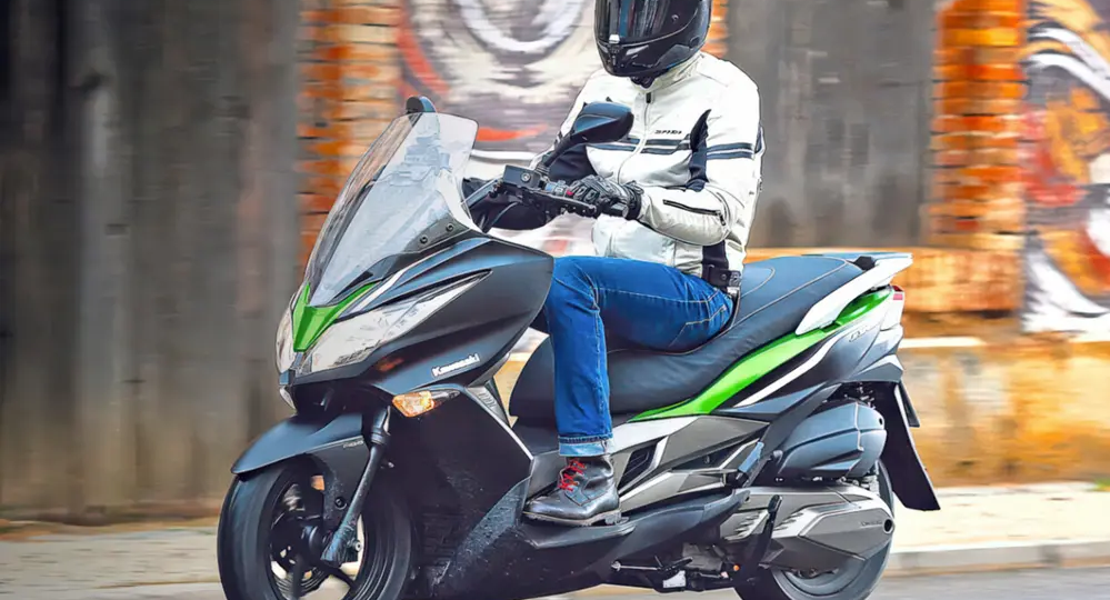 Гибрид без предрассудков: почему именно макси-скутер может спасти гибридную стратегию Kawasaki
