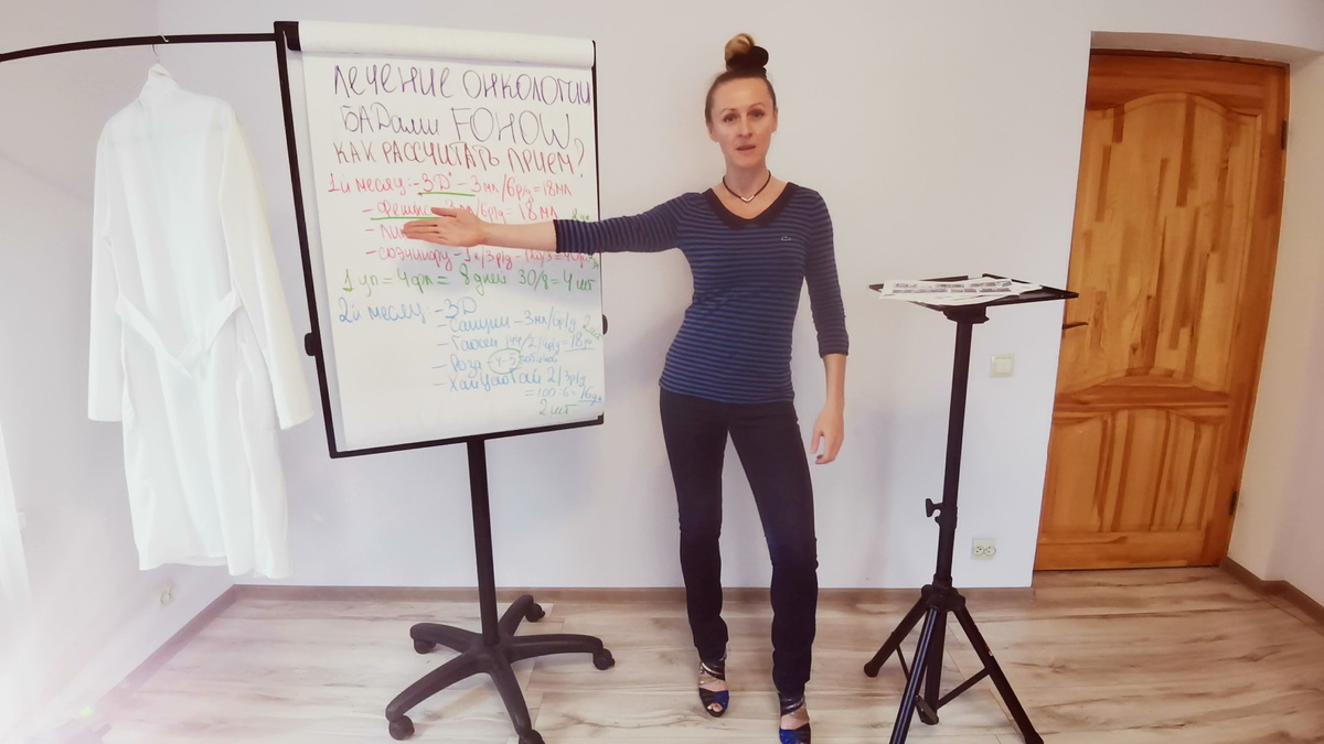 Мой халат врача висит на вешалке