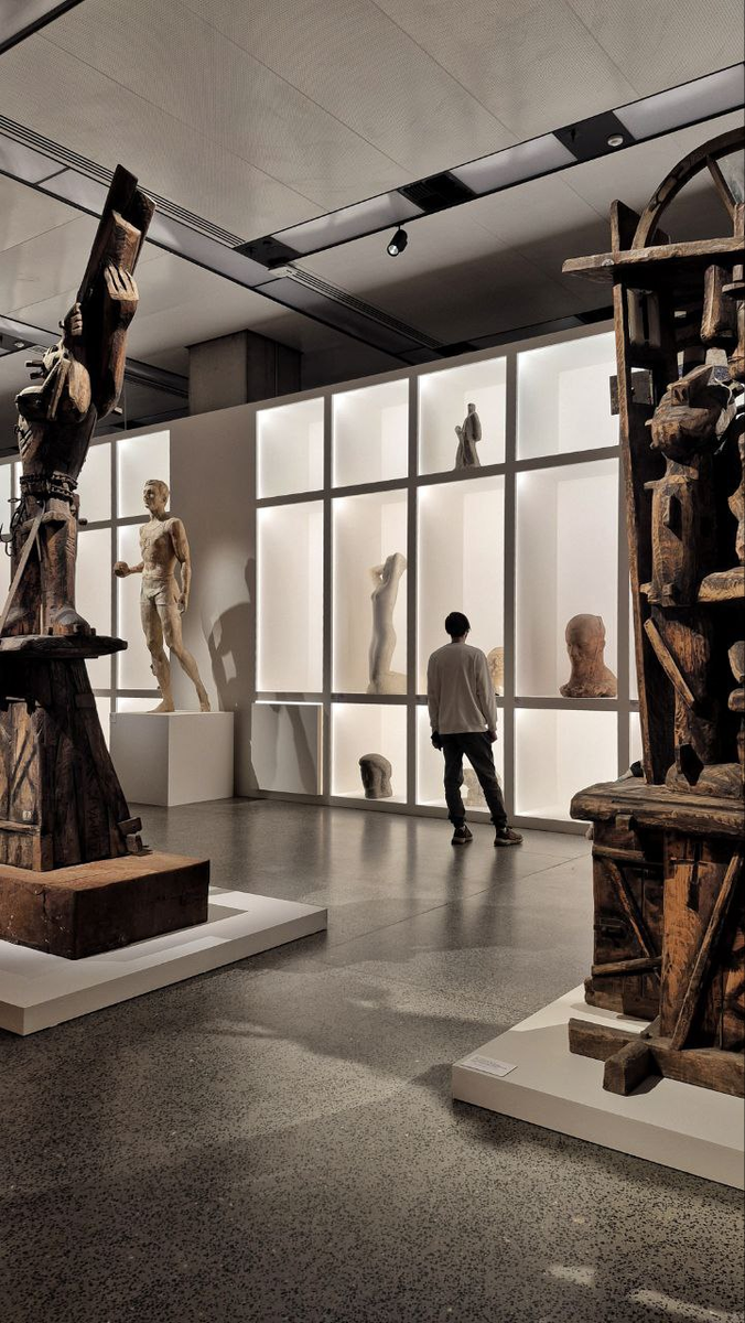 Выставка «Шаг с пьедестала: скульптура в реальном пространстве»