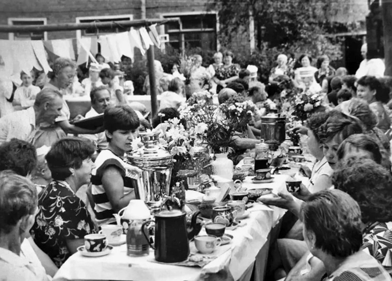 Советское застолье. Фото из открытого доступа