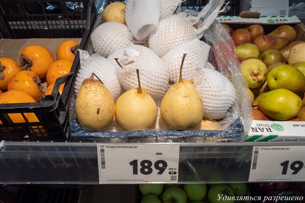 на полках в магазине