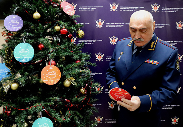 Начальник тверского УФСИН исполнил мечту начинающего музыканта