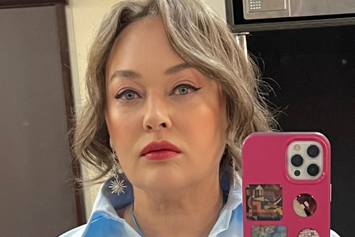     «Я плачу, не могу. 18-й Новый год вместе»: Лариса Гузеева показала корпоратив на шоу «Давай поженимся!»