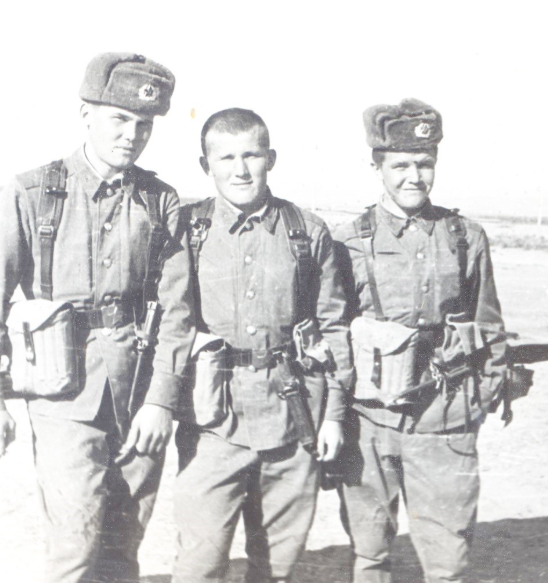 Василий и Владимир Рочевы в пограничной "учебке"