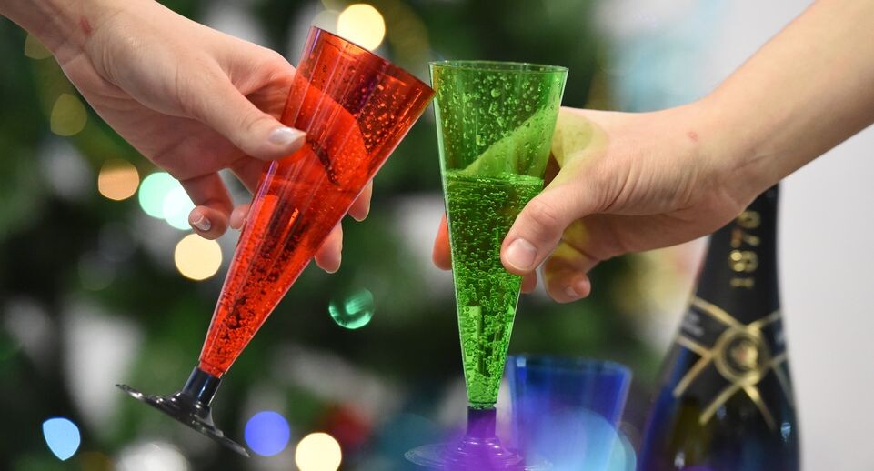    Эксперимент РИАМО: какое шампанское выбрать на Новый год / Медиасток.рф