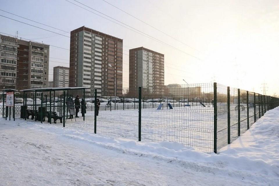    В Екатеринбурге на Сортировке открыли новую площадку для выгула собак. Фото: администрация Екатеринбурга