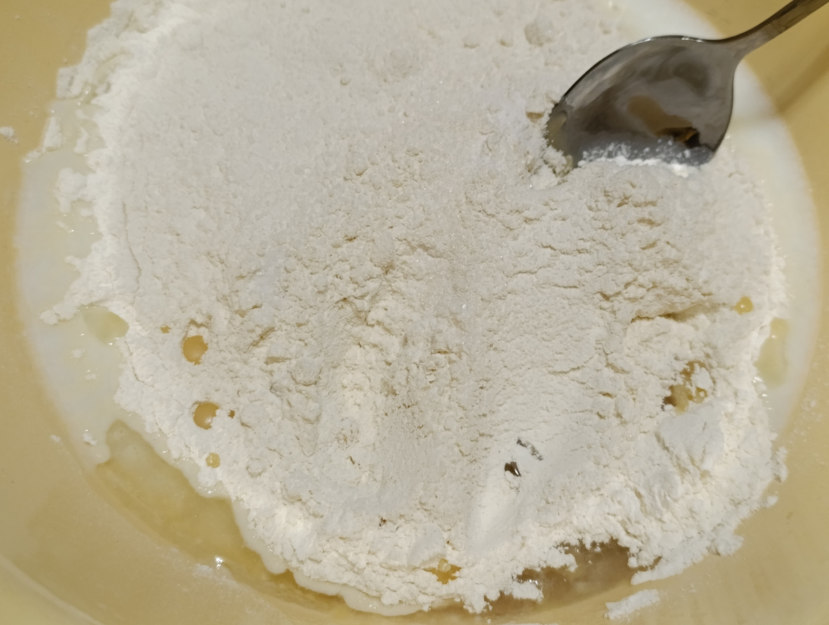 Сперва ложкой в миске