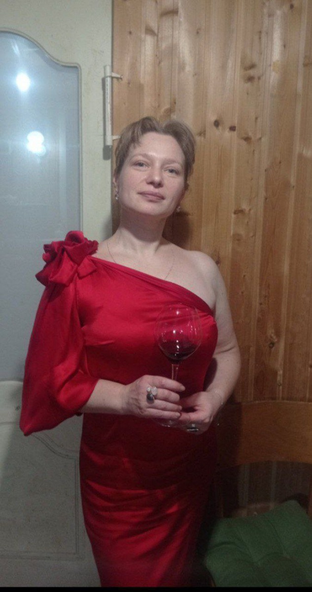 Вохитительная Катя - красотка, которая прошла и программу и сейчас в онлайн-зале ежедневно занимаетя. И да, вам не показалось - запретов в программе нет на алкоголь, на сахар, и прочих странностей, которым вы всю жизнь следовать не сможете. Мы же навсегда, значит просто надо научиться.