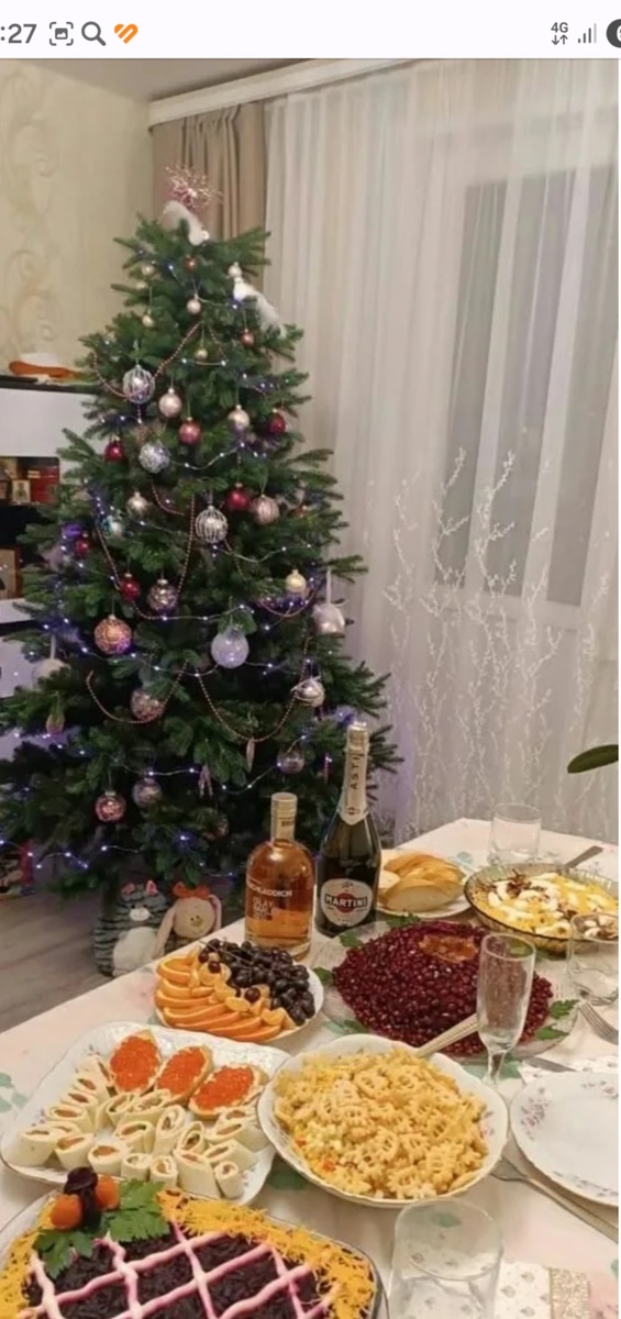 Новый год и ёлка, --взято из интернета с целью ознакомления. 