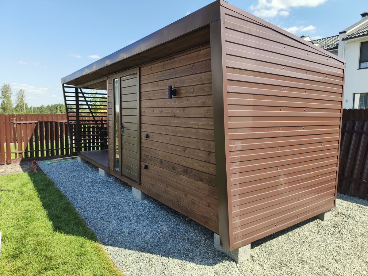 Хозблок 2,5х7,0м с дровником и обшивкой из профлиста цвета 8017 RAL Шоколад. Екатеринбург