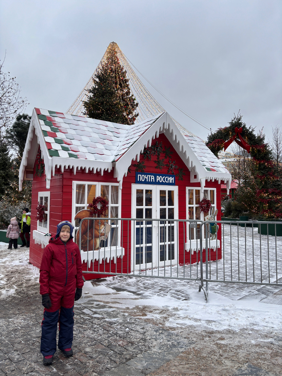 Фото автора. Надеялись на небольшую прогулку перед представлением, но все ещё было закрыто 